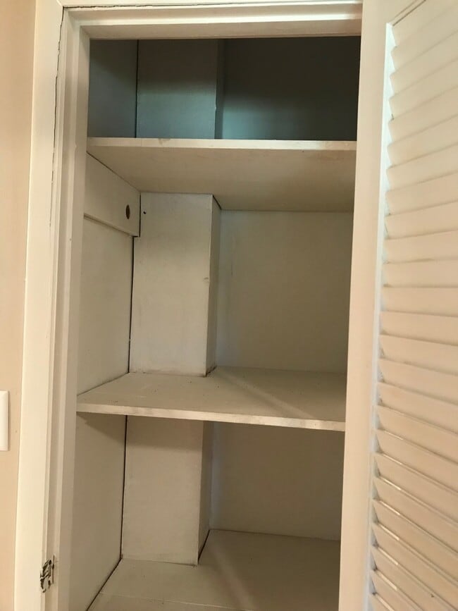 Building Photo - 330 Monte Vista Rd