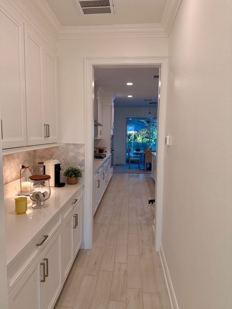 Building Photo - 1729 Drummond Pt