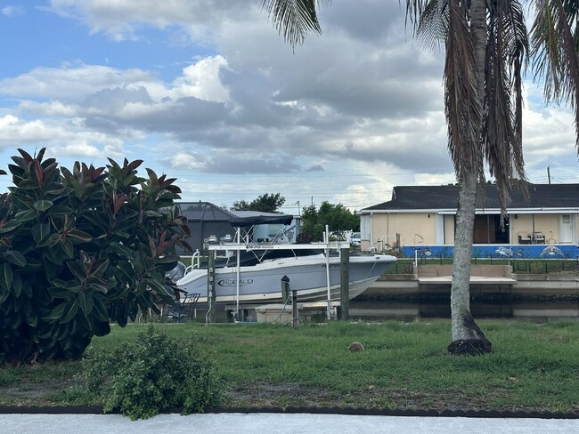 Building Photo - "Elegant 3-Bed Waterfront Home"