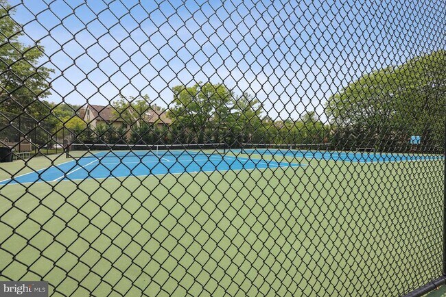 Building Photo - 153 Thoreau Dr