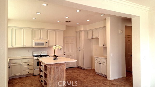 Building Photo - 24799 Benetta Ct