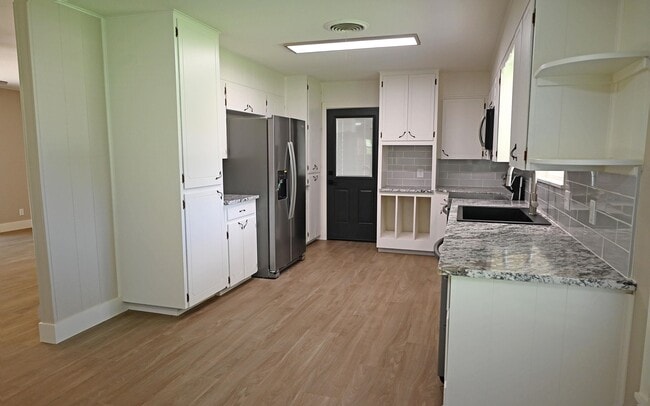 Building Photo - 5204 Bedford St