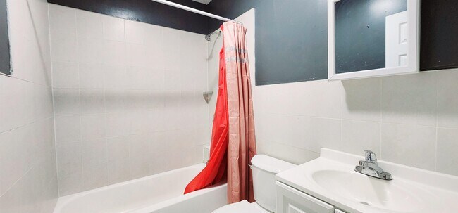 Building Photo - 589 59th St