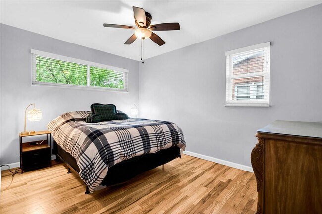 Building Photo - Charming Madison Heights Home with Garage and Fenced Yard