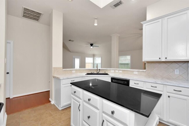 Building Photo - 16510 Bluff Springs Dr