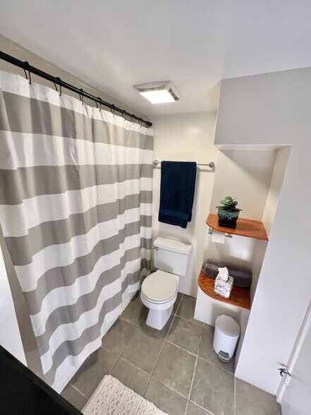 Building Photo - 876 Curtis St