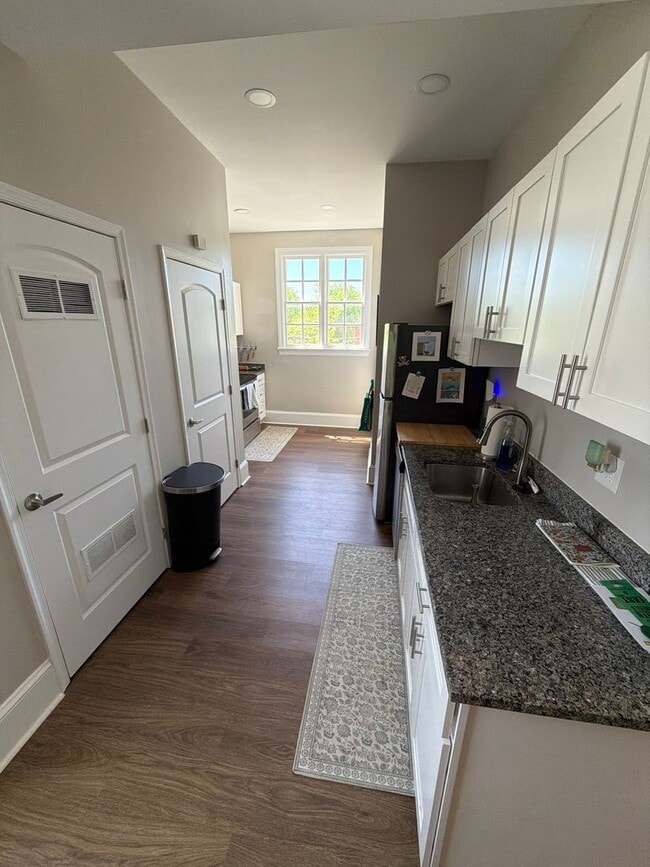 Building Photo - 1203 W Main St