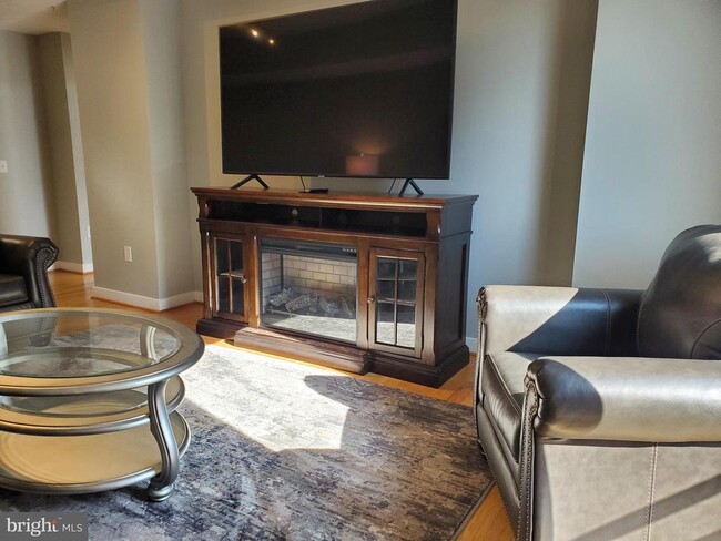 Building Photo - 155 Potomac Passage