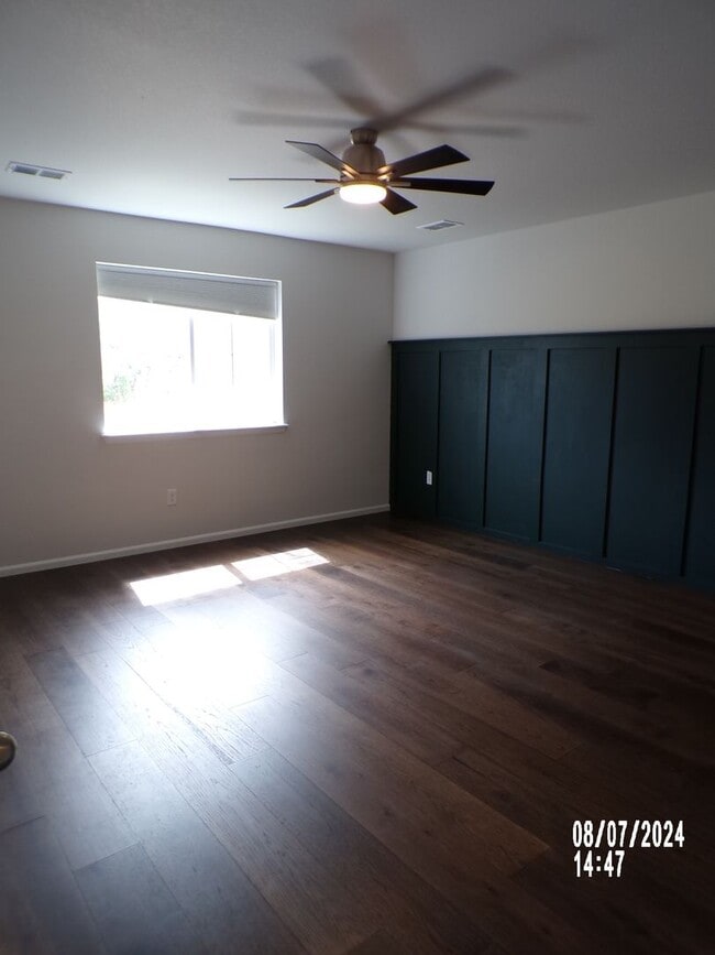Building Photo - 979 Oleander St