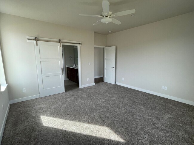 Building Photo - 2560 Clark Rdg Dr