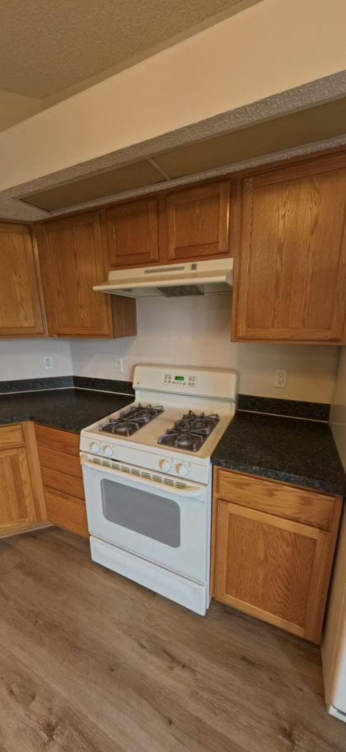 Building Photo - "Charming 3-Bedroom Retreat with 2 Full Baths on Hannah Stables Drive!"