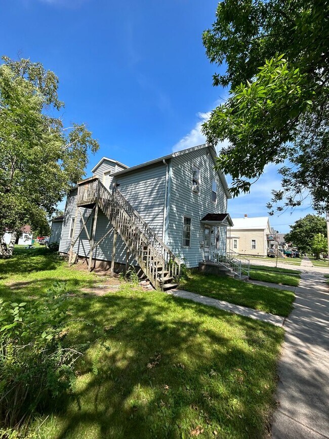 Building Photo - 802 Terrace Ave