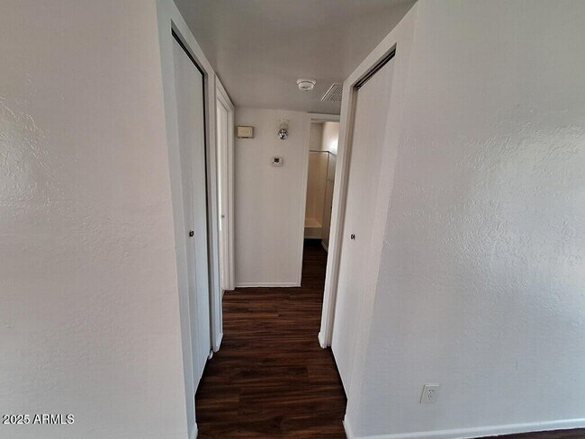 Building Photo - 2029 N Hunt Cir