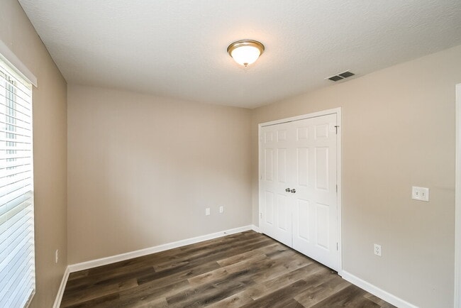 Building Photo - 5342 Arlington Rd