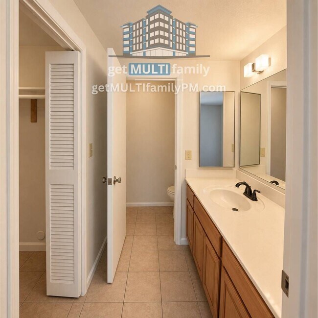 Building Photo - 903 S Casitas Dr