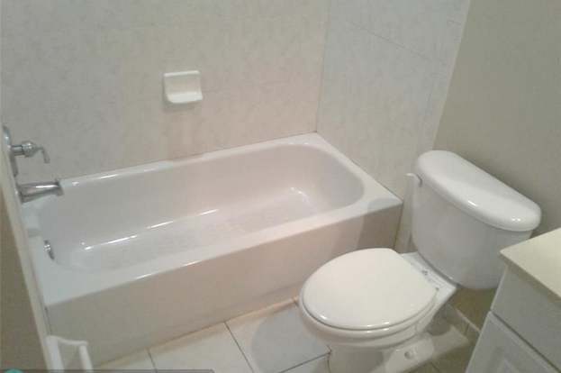 Building Photo - 3409 Lakeside Dr