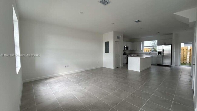 Building Photo - 1126 NW 2nd Ter