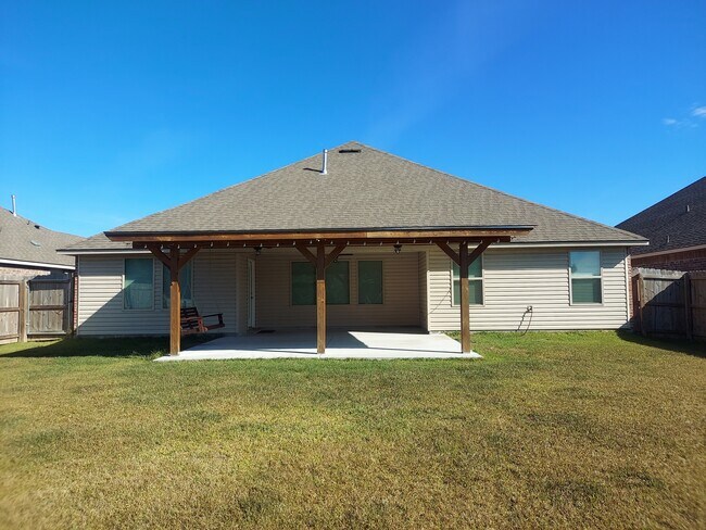 Building Photo - 13060 Fowler Dr