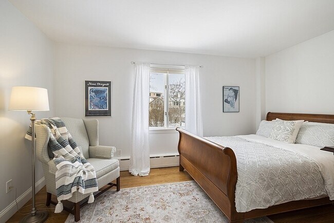 Building Photo - 13 Broadway Ave