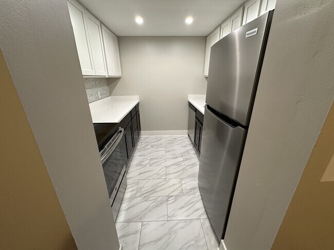 Interior Photo - CHATEAUGAY APARTMENTS -- 004