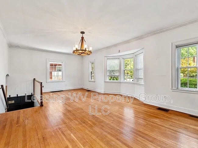 Building Photo - 887 Poplar Rd