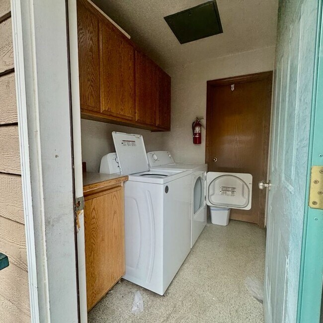 Building Photo - 522 W Summit Ave