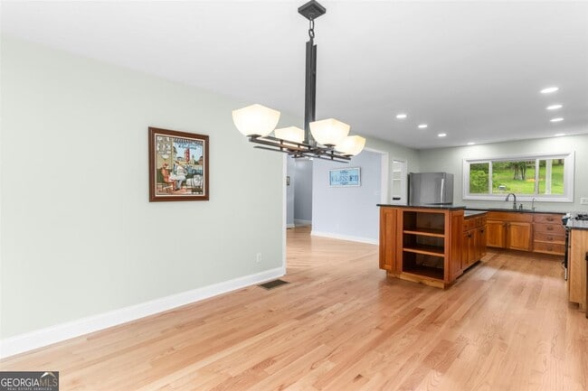 Building Photo - 1060 Old Rock Rd