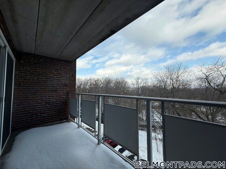 Building Photo - 55 Hill Rd