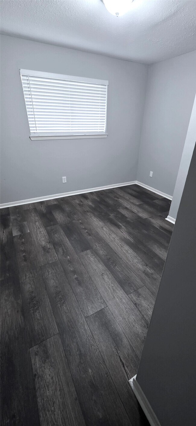Building Photo - 2323 Tinechester Dr