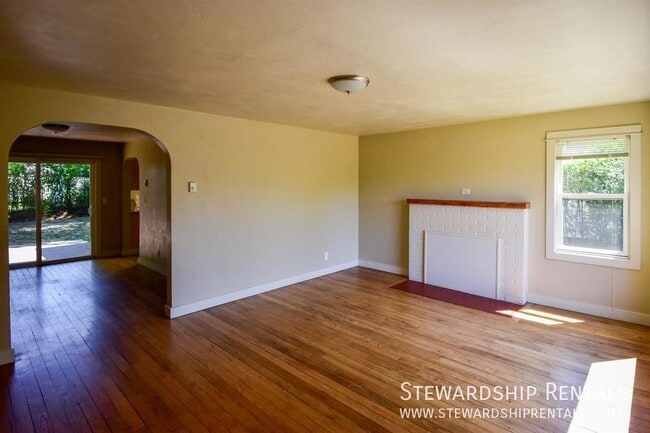 Building Photo - 2273 Hilyard St