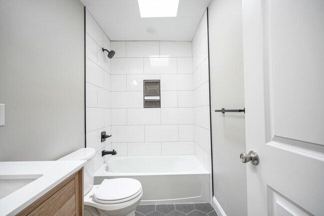 Building Photo - 1335 S Stanley St