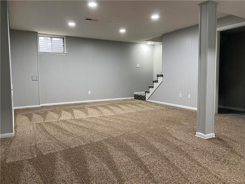 Building Photo - 10211 W 96th Terrace