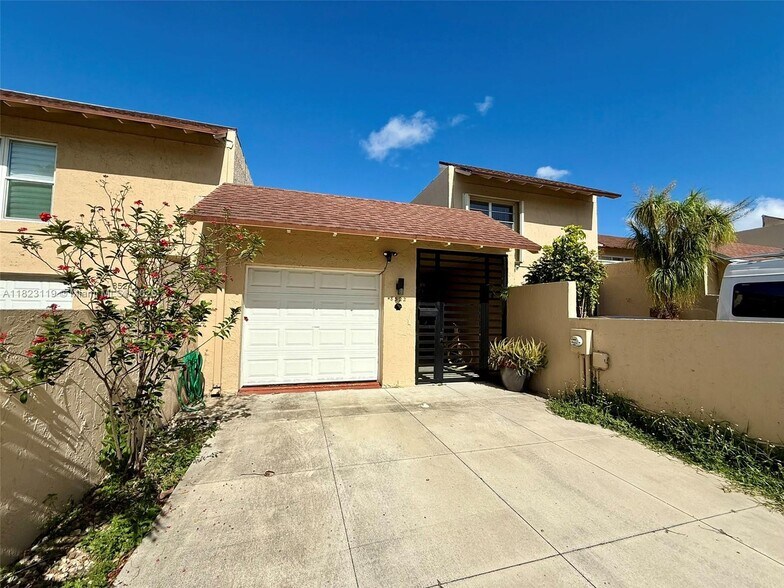 Primary Photo - 8522 SW 103rd Ave