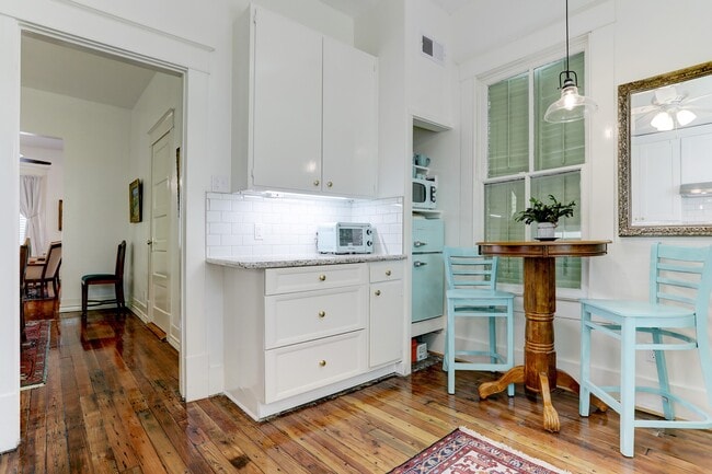 Building Photo - 1221 Sealy Ave