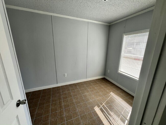 Building Photo - 2218 Chicago Cubs St