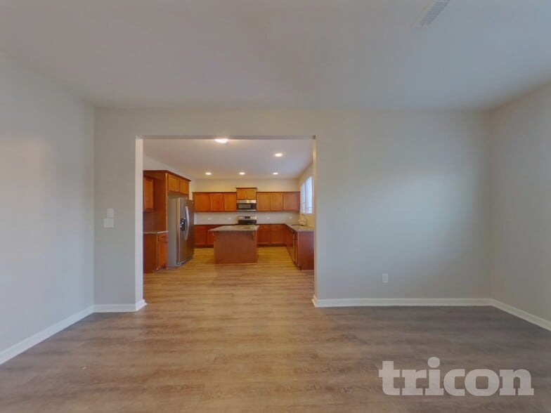 Building Photo - 3313 Pikes Peak Dr