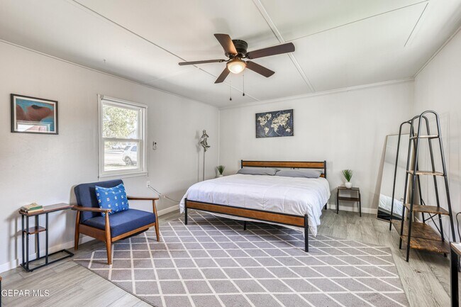 Building Photo - 2729 Pershing Dr