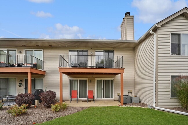 Building Photo - 7050 Newport Dr