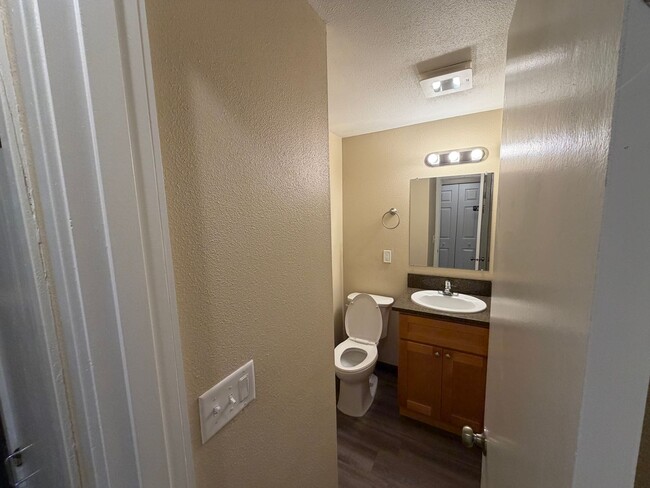 Building Photo - Sunnyside Duplex