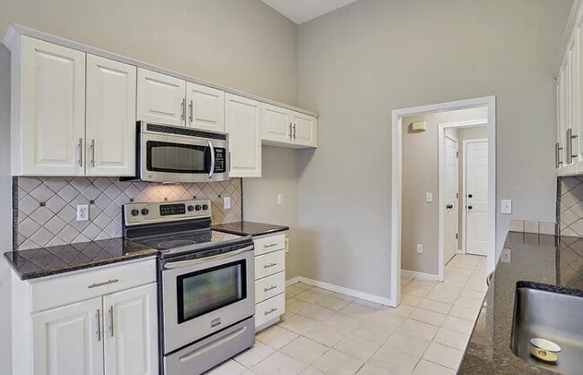 Building Photo - 401 Westport Way