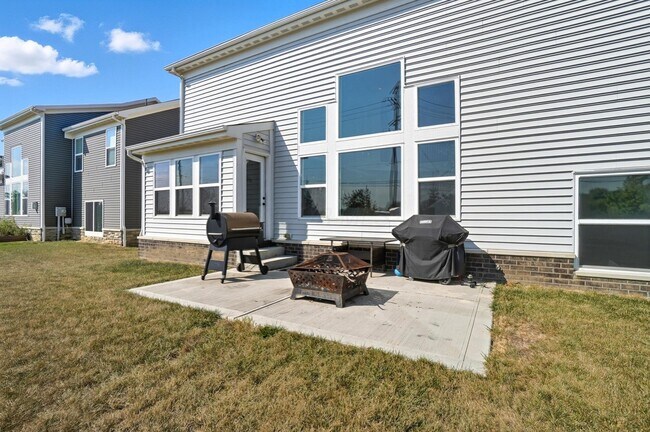 Building Photo - 6060 Lavender