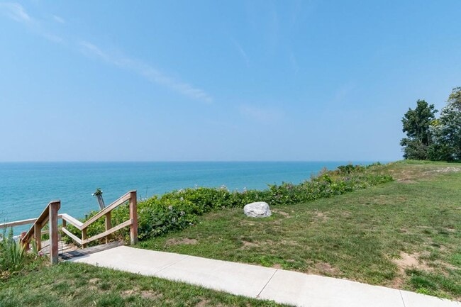 Building Photo - Two Bedroom Condo on Lake Michigan in Stev...