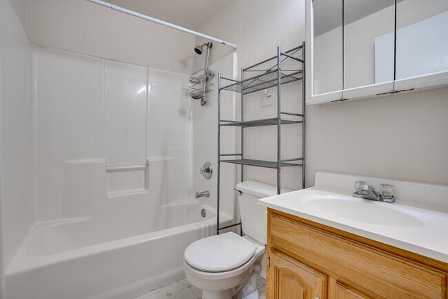 Building Photo - 9018 2nd Ave S, Seattle, WA 98108 $2,500 P...