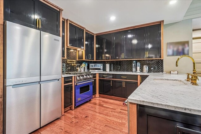 Building Photo - Great Luxury 3 Bedroom 2 Bath on H st NE! Offering half month free rent with a 12 month lease