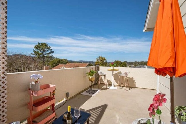 Building Photo - 2044 Fairmont Dr