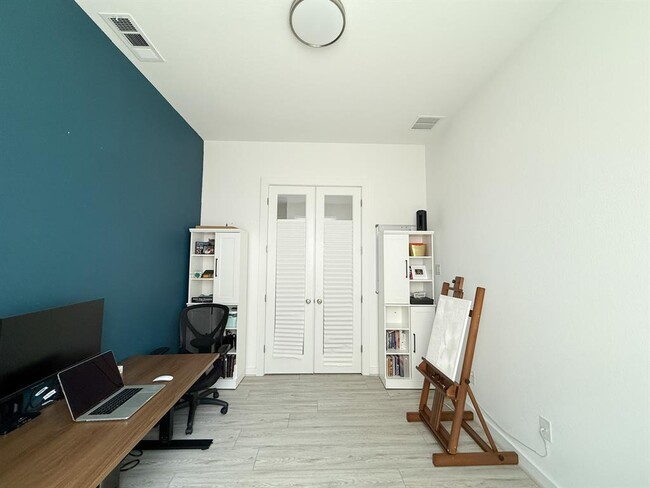 Building Photo - 4418 Hannover Wy