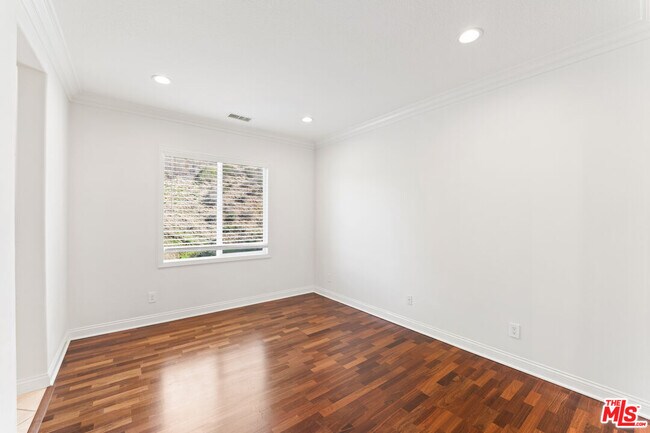 Building Photo - 1952 Hazel Nut Ct