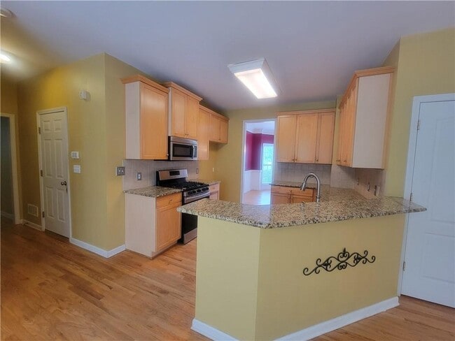 Building Photo - 5555 Holly Springs Dr