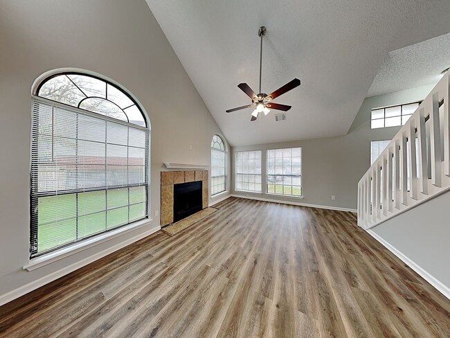 Building Photo - 3 BR/2BA | Newly Renovated Single Family in Dallas | Fenced Backyard | Located Near The Great Tri...