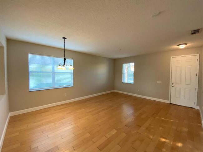 Building Photo - 10060 Stratford Pointe Ave